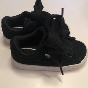 Little girl puma sneakers